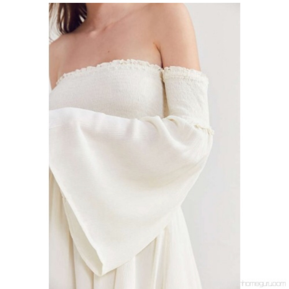 Ecote Elora Off-Shoulder Smocked Dress - Picture 5 of 5